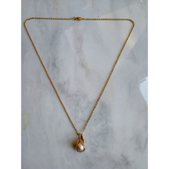 Danbury Mint Gold Plated Love's Embrace Pearl & Diamond Necklace - Picture 3 of 6